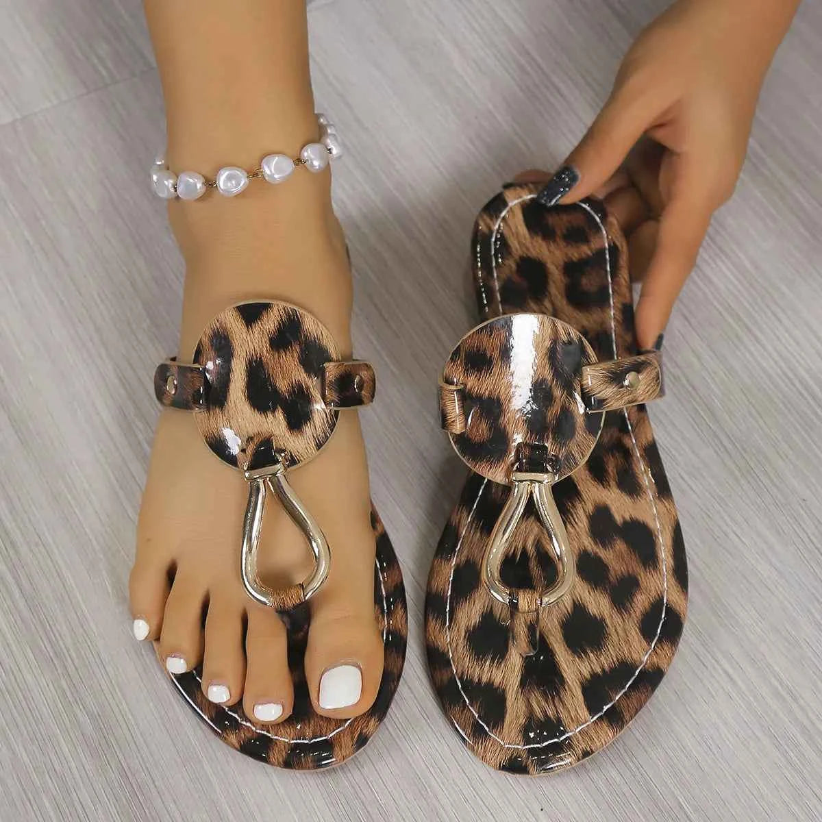 Women's Leopard Print Toe Post Faux Leather Flat Sandals Resort EU 35-43 Leopard Print