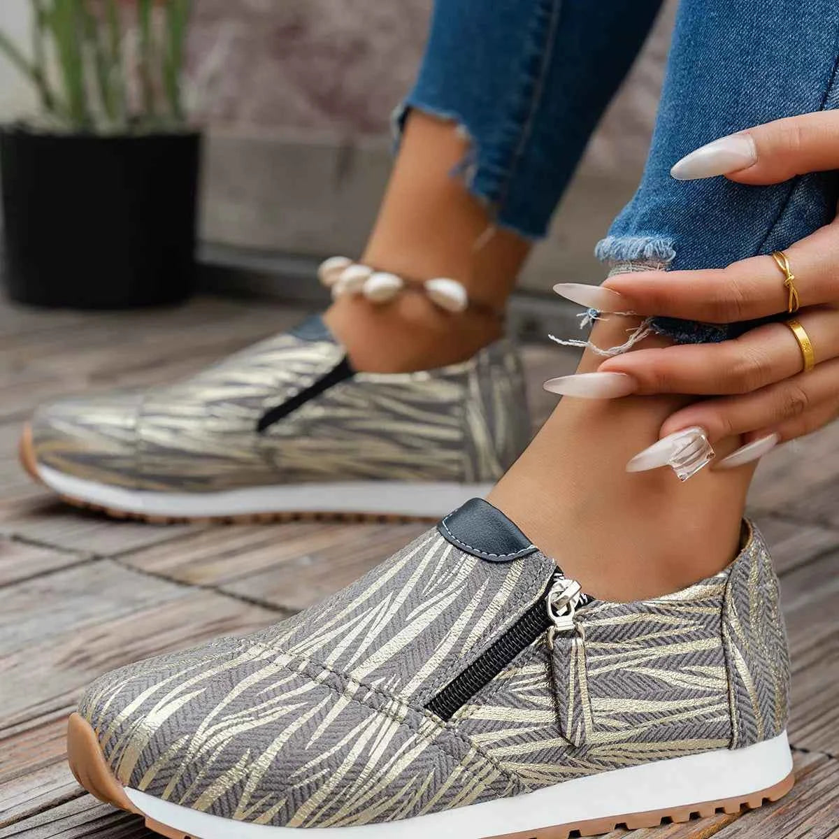 Women's Round Toe Zipper Detail Flat Slip-On Shoes Casual EU 36–43 (US 5–11)