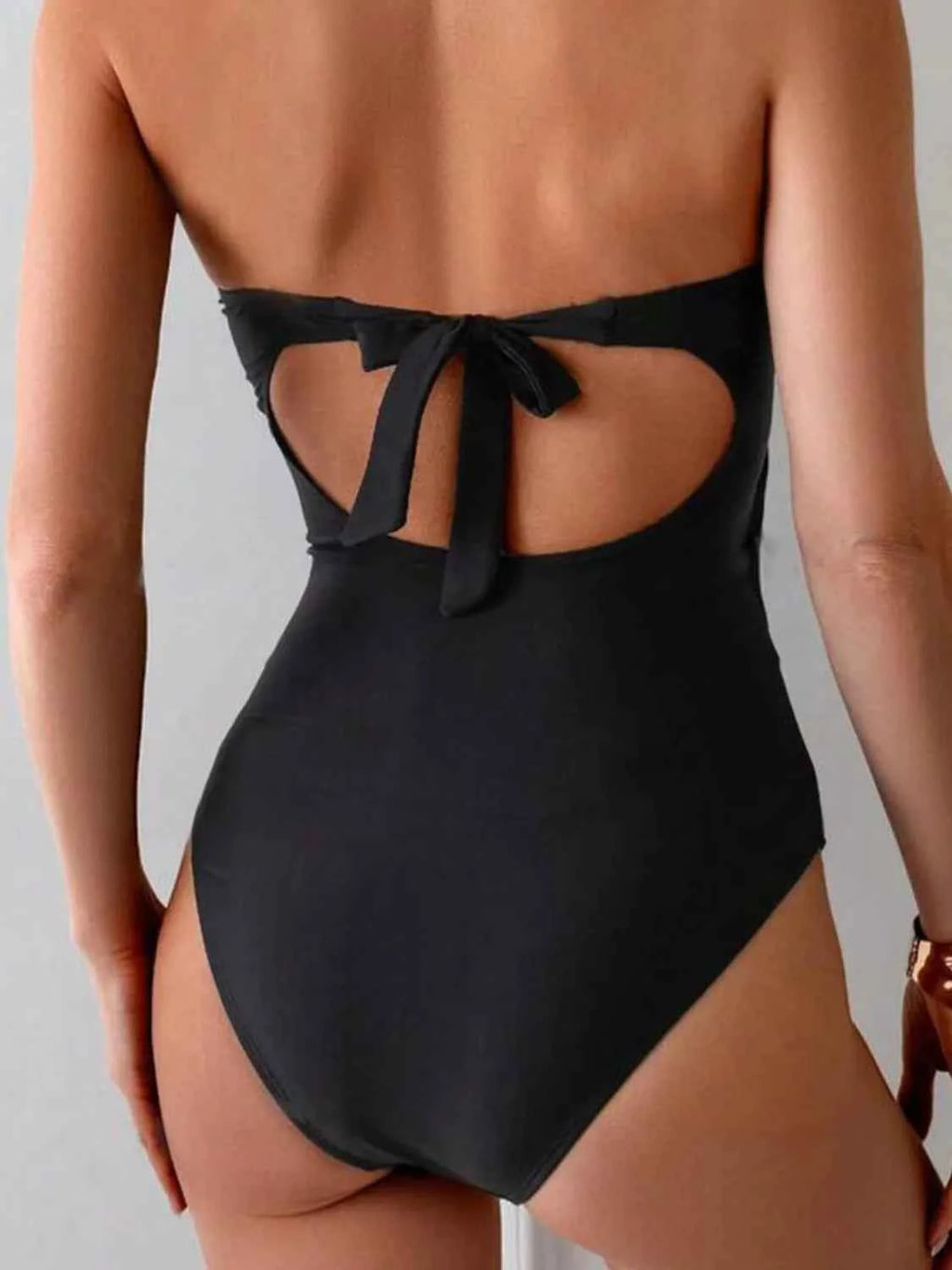 Women's Cutout Sweetheart Neck One-Piece Swimsuit Moderate Stretch Black S-2XL