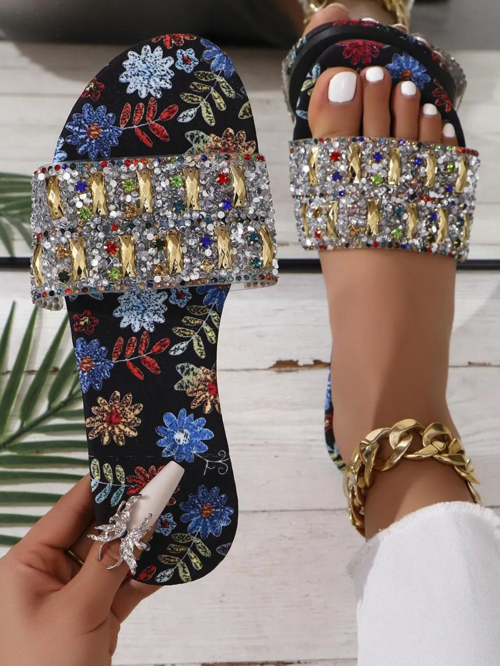 Women's Rhinestone Floral Slide Sandals – Flat Beach Sandals, White & Black